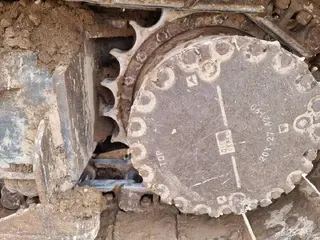 Komatsu 315 PC210LC-10 — Foto 10
