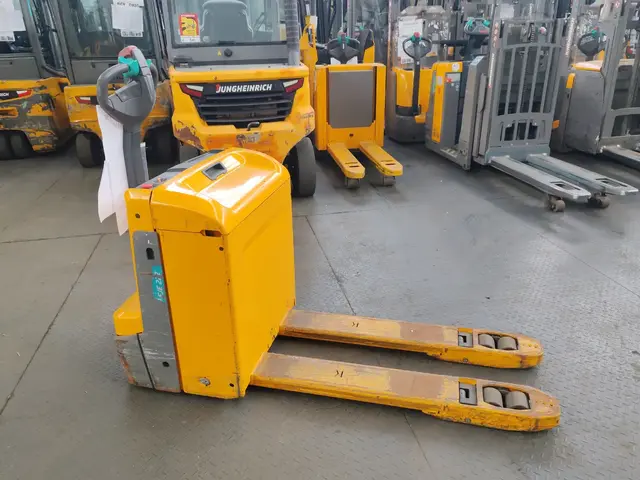 Jungheinrich EJE 222 — Elektriniai paletių vežimėliai — naudotas parduodama | 123Machinery