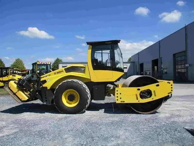 BOMAG BW 213 BVC+P-5 — Одновальцовые катки | 123Machinery