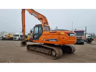 Doosan DX225LC — Ilgos strėlės ekskavatoriai — naudotas parduodama | 123Machinery