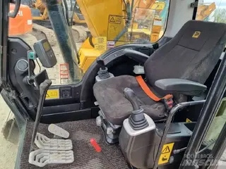 JCB JS130 LC — Foto 3