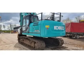 Kobelco 1304 SK210LC-9 — Foto 5